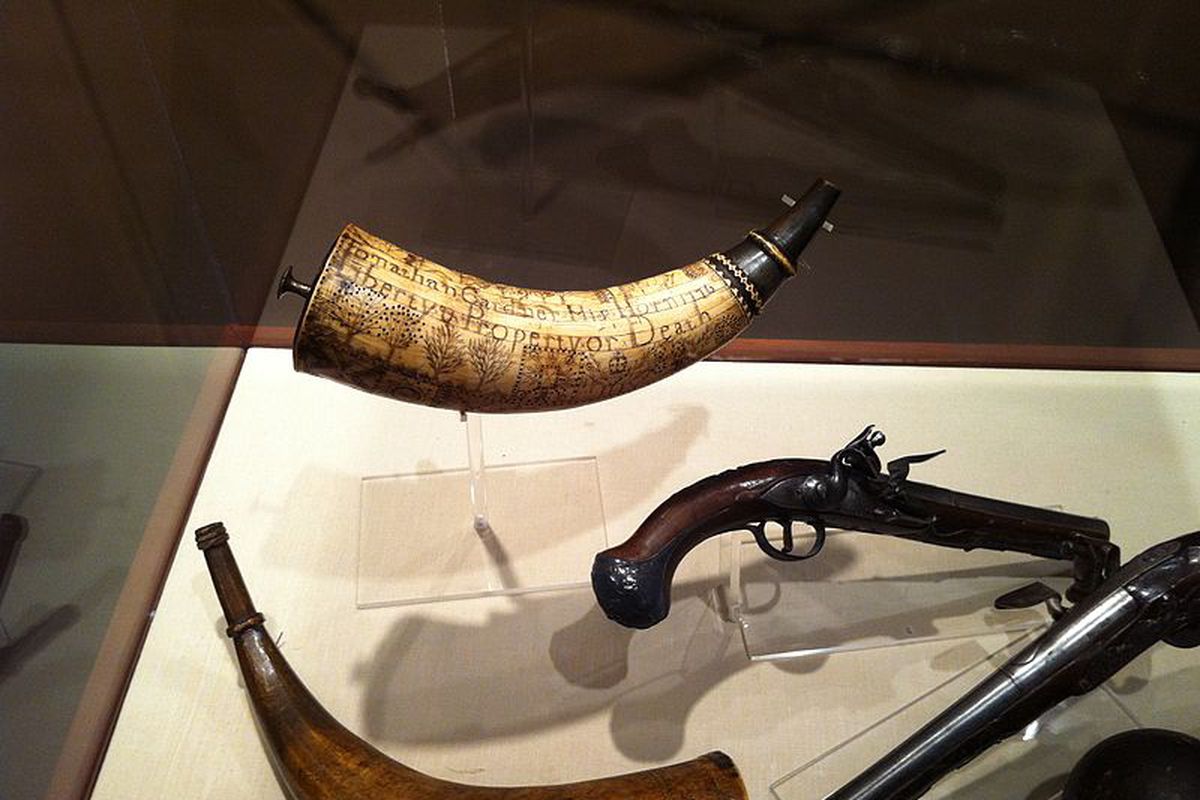 A 1776 Powder Horn via <a href="http://upload.wikimedia.org/wikipedia/commons/thumb/1/13/Jonathan_Gardner_Powder_horn_1776_at_the_Concord_Mass_Museum.JPG/800px-Jonathan_Gardner_Powder_horn_1776_at_the_Concord_Mass_Museum.JPG">upload.wikimedia.org</a>
