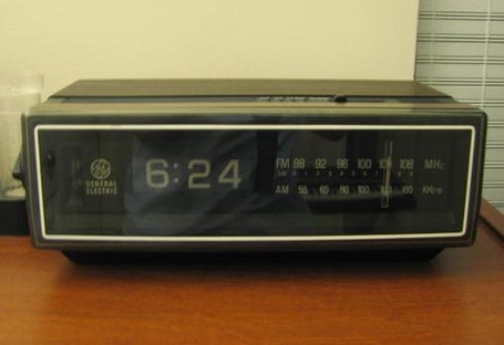 Old__75_clock_radio_medium